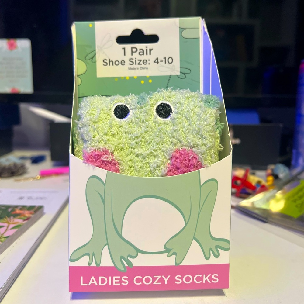 Ladies Cozy Frog Socks 🐸